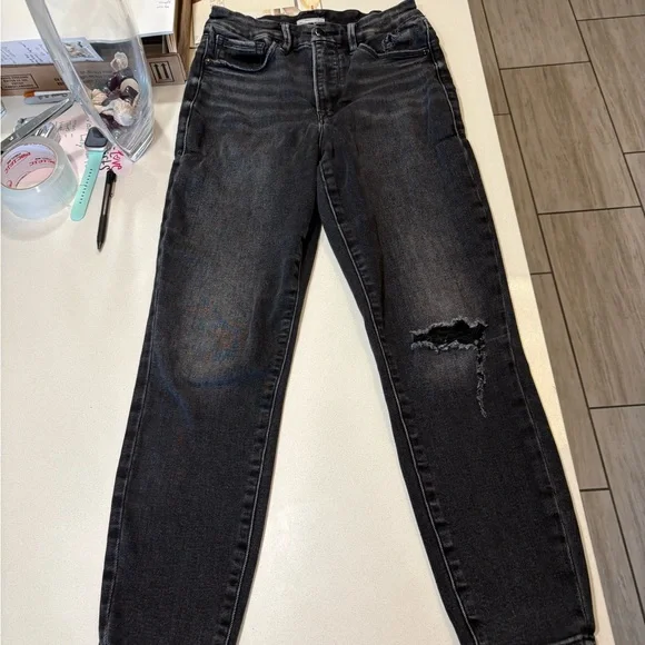 Good American crop distress jeans size 6/28.Style #GWC844T Skinny